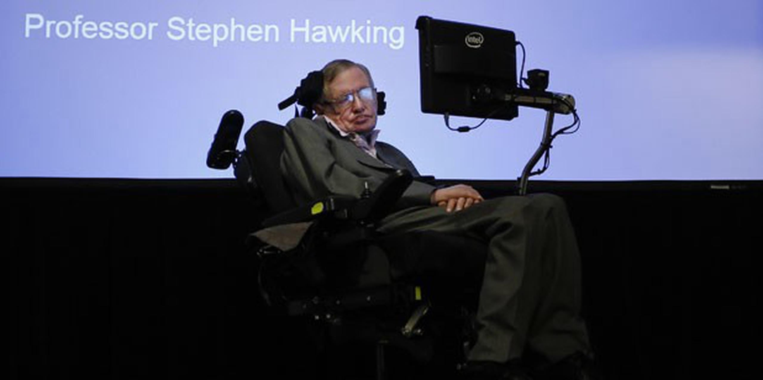 "Creo que mi silla de ruedas y mi voz robótica encajarían en ese papel", dijo Stephen Hawking.(AP Photo/Kirsty Wigglesworth)