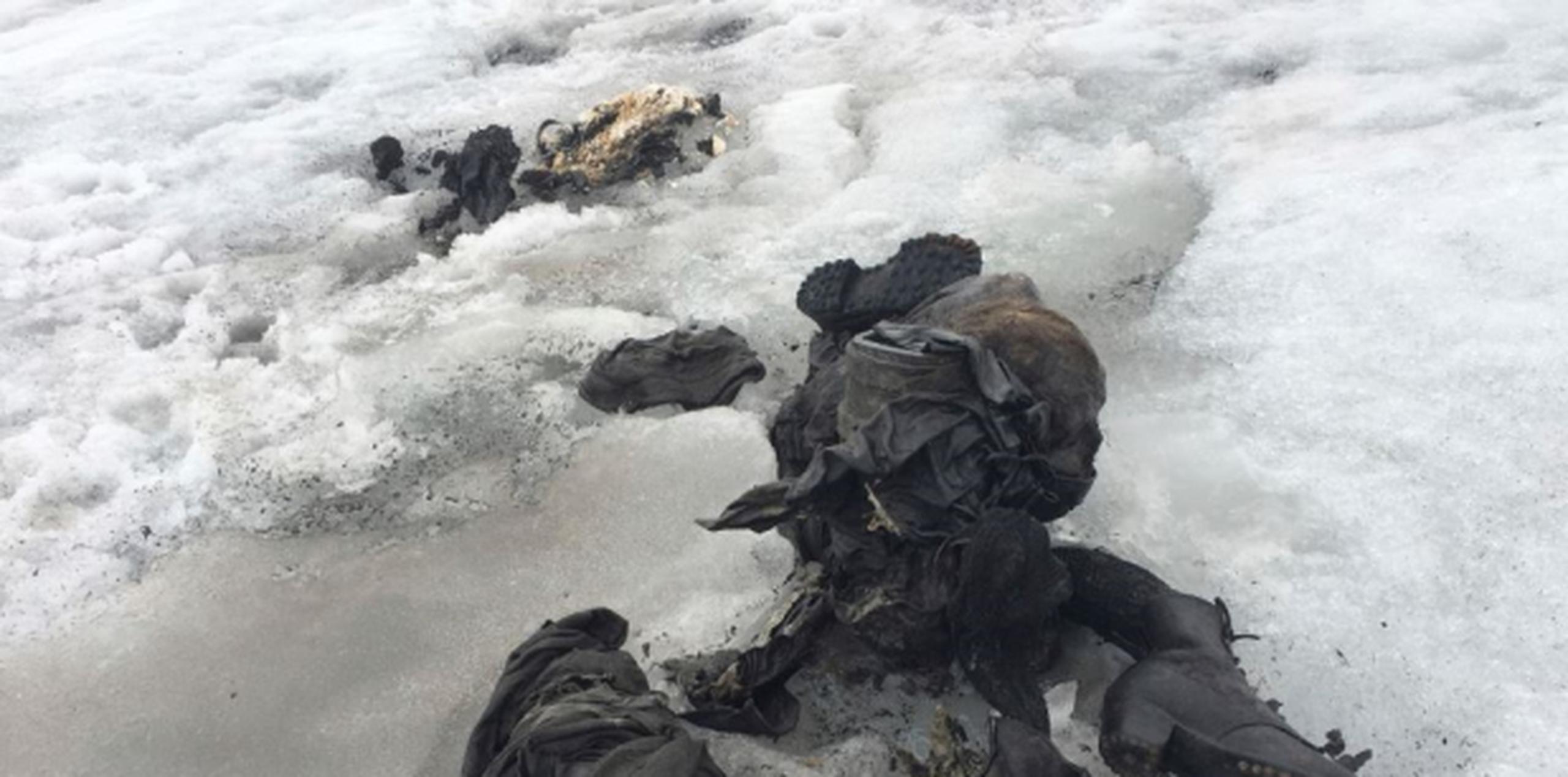 Los cadáveres aparecieron en el glaciar Tsanfleuron a 2,615 metros sobre el nivel del mar. (AP)