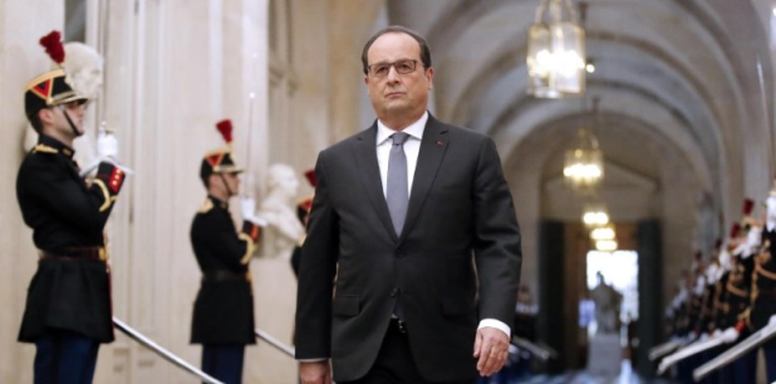 "Quienes han desafiado a Francia han acabado siendo los perdedores de la historia y volverá a ser así", aseguró Hollande, aquí a su llegada al Parlamento en Versalles. (AFP)