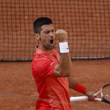 Novak Djokovic tuvo que sudar más de la cuenta para entrar a las semifinales en Francia