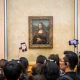 Activistas climáticas arrojan sopa sobre la protección de cristal de la Mona Lisa