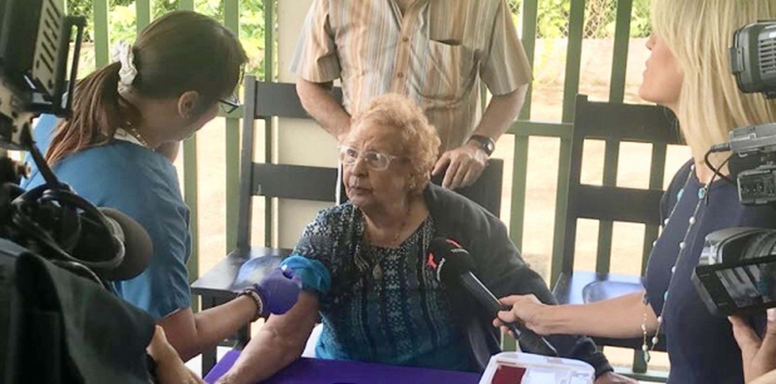 El anuncio se realizó en el Hogar Loma San Agustín en Río Piedras donde se llevó a cabo una clínica de vacunación para los mayores. (Suministrada)