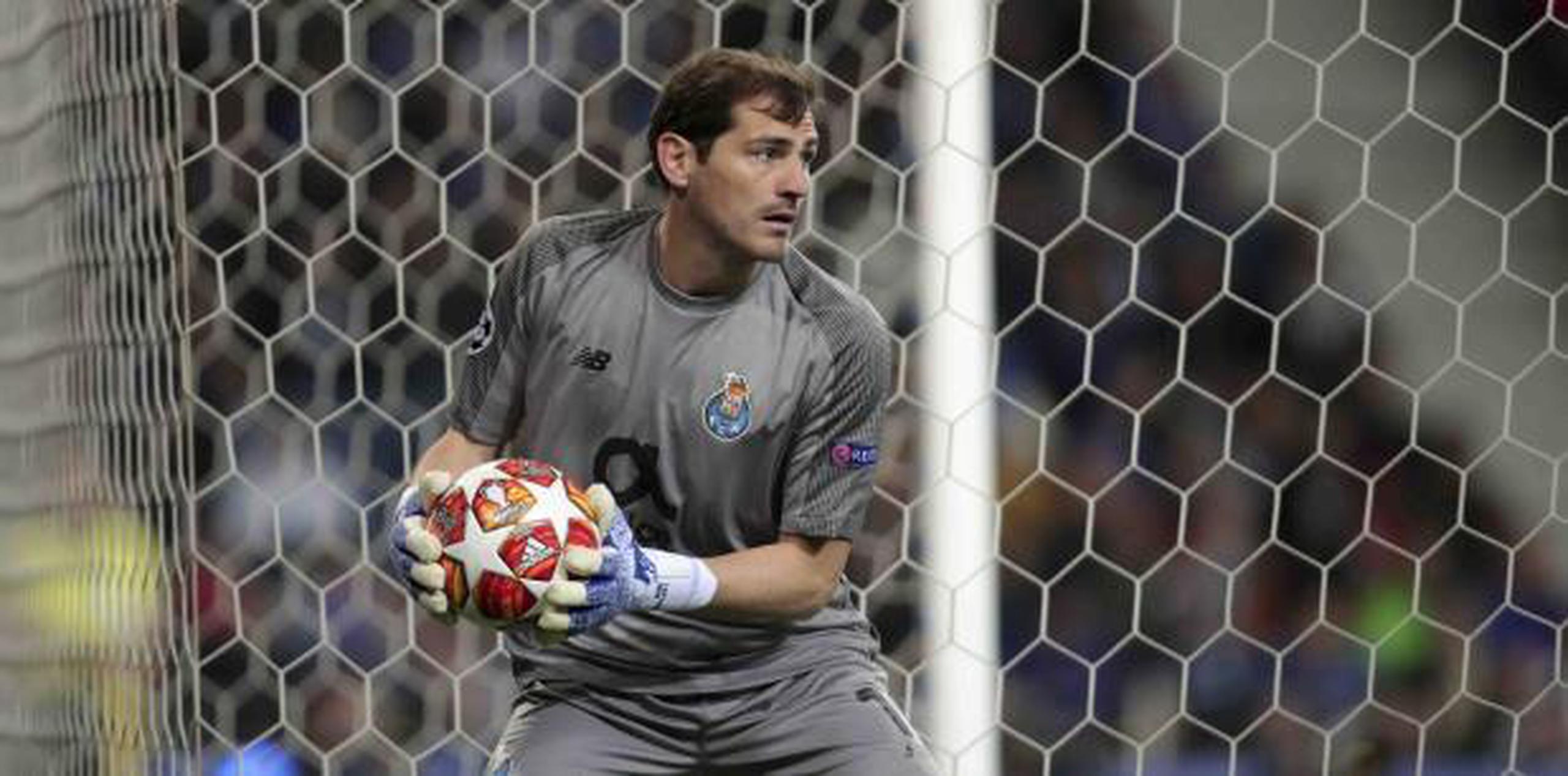 Iker Casillas tiene 37 años. (AP  / Luis Vieira)
