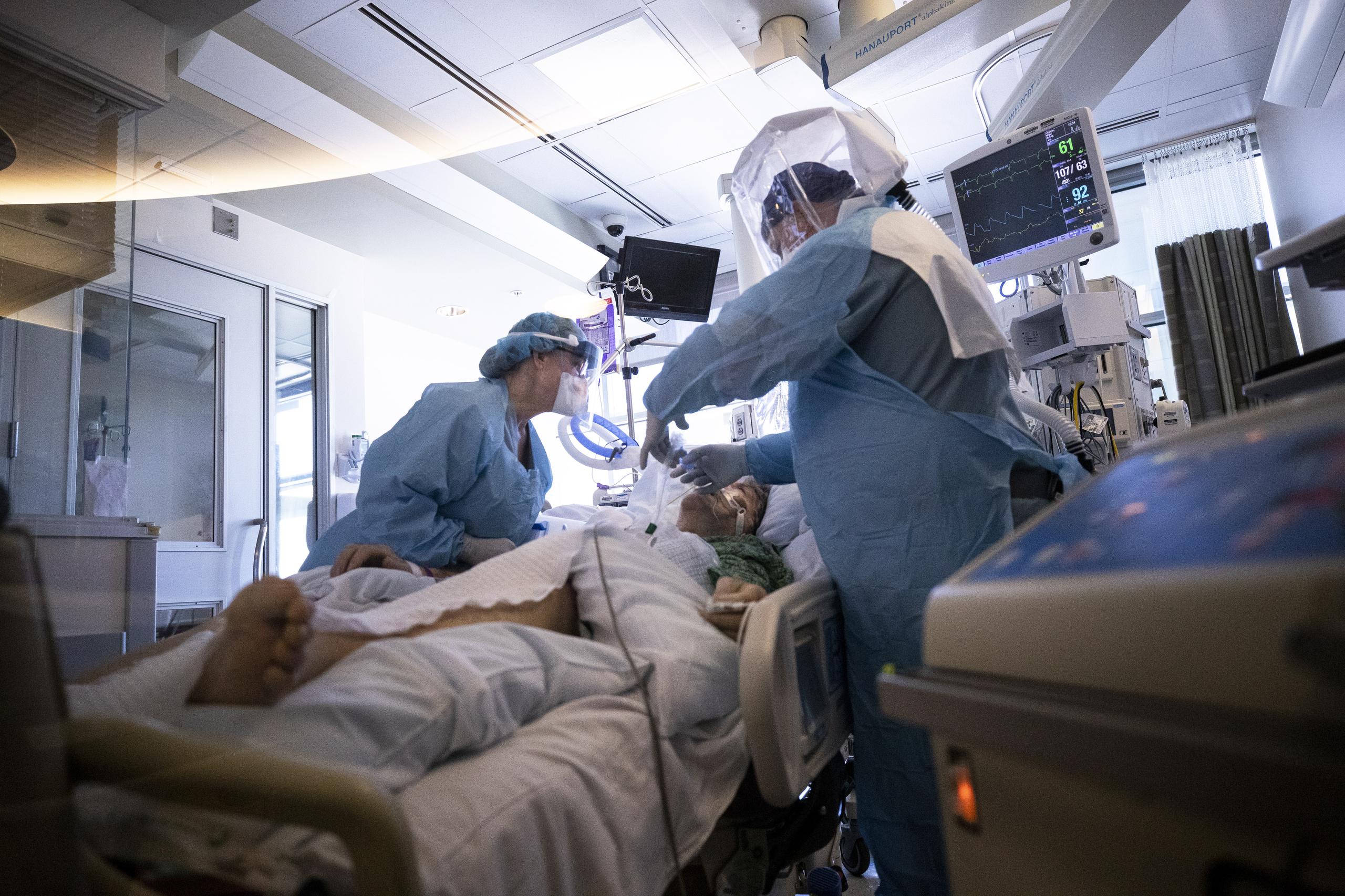 Unidad de cuidados intensivos en el hospital de Sharp Grossmont en La Mesa, San Diego, California.