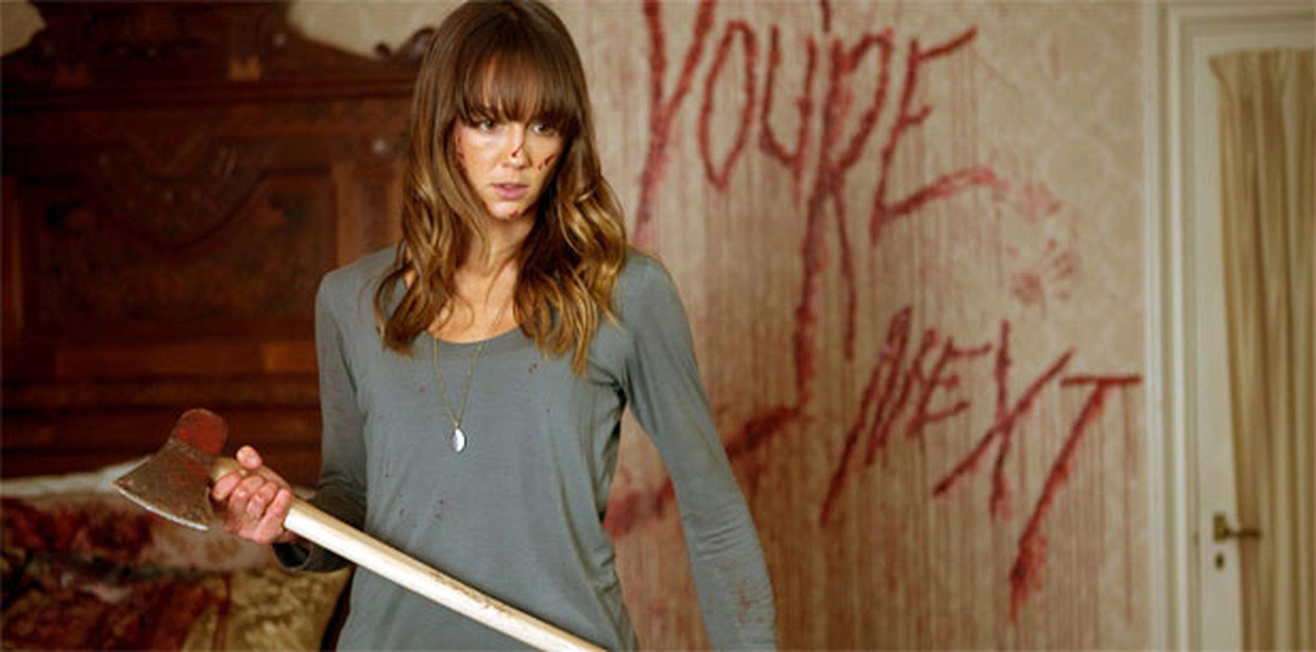 YOU'RE NEXT.- Dirigida por Adam Wingard. Protagonizada por Sharni Vinson, Nicholas Tucci, AJ Bowen, Joe Swanberg, Wendy Glenn, Amy Seimetz, Ti West y Barbara Crampton. Clasificada R. Duración: 94 minutos.