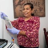 Graciela Ruiz se siente libre al recibir el tratamiento de diálisis en su hogar