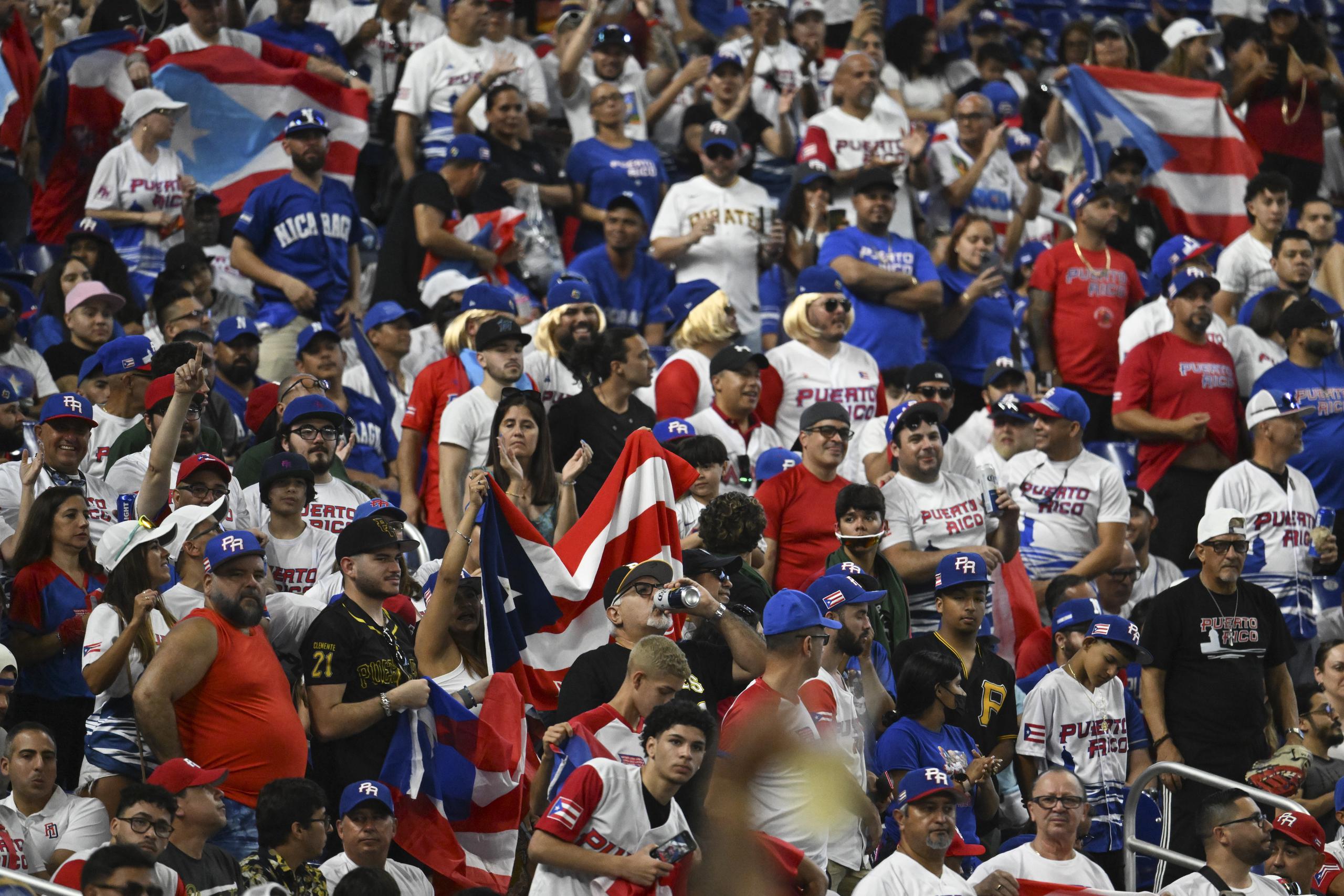 Muchos fanáticos de Puerto Rico viajaron a Miami para ver la novena en el Clásico Mundial, y sobre todo para su juego ante Dominicana.