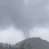 Reportan posible tornado en Quebradilla