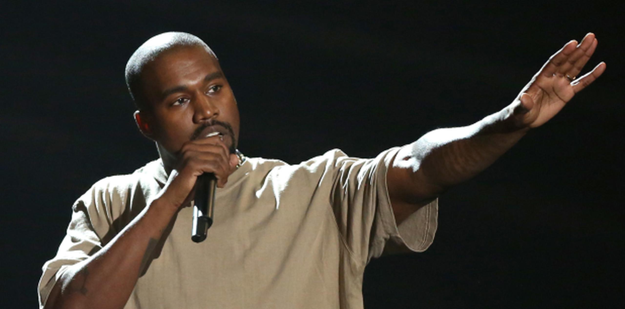 Kanye West se convirtió poco a poco en el rey de estas galas y, por ello, en esta ocasión MTV decidió dar al rapero cuatro minutos de total libertad para hacer lo que le venga en gana. (Prensa Asociada)