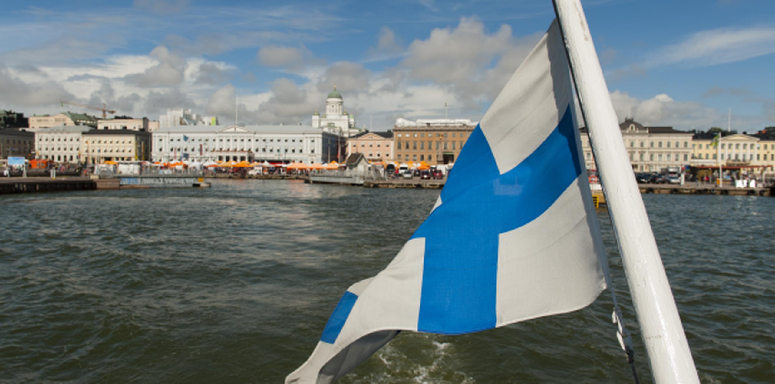 Bandera de Finlandia. (Shutterstock)