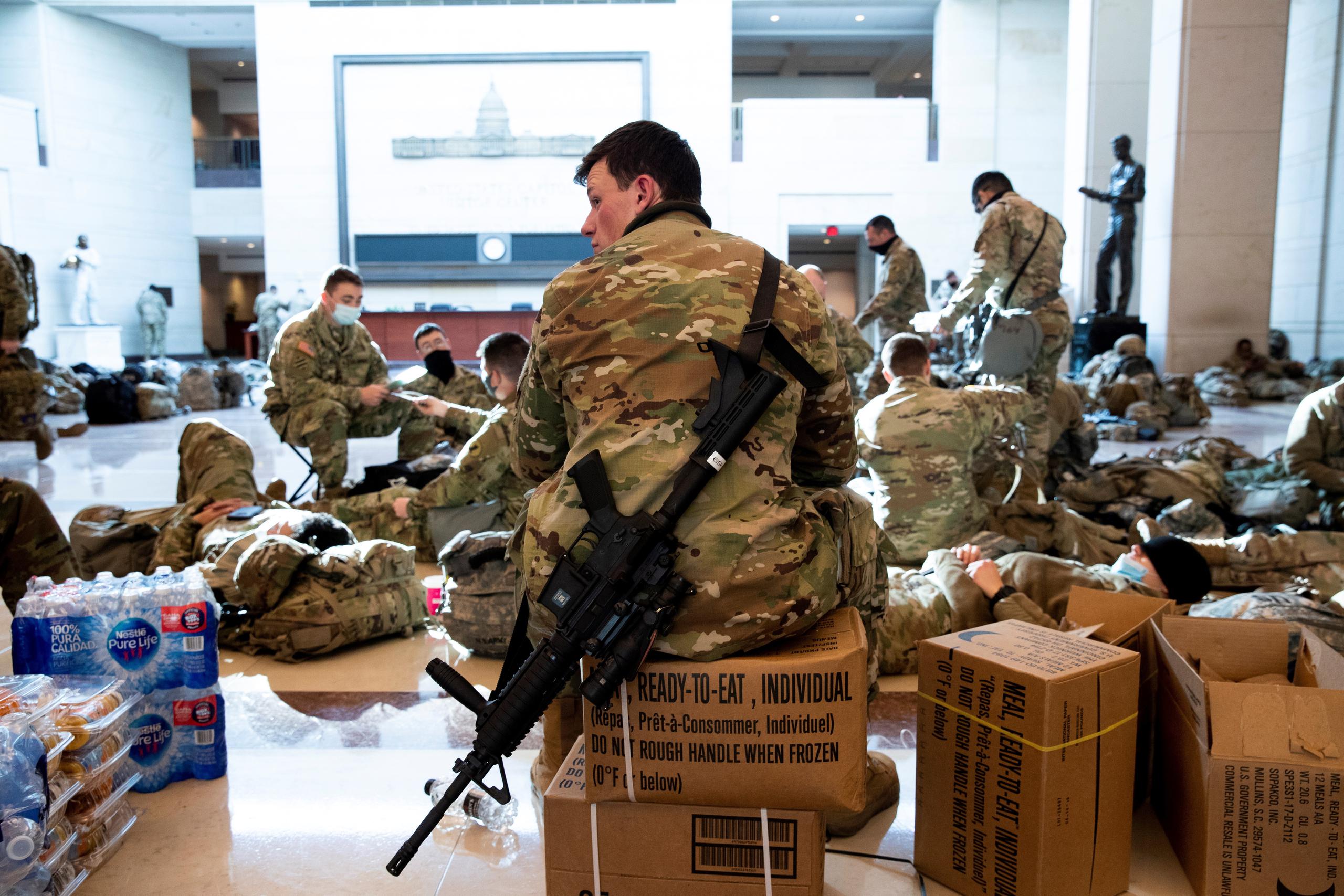 Aproximadamente 25,000 elementos de la Guardia Nacional están siendo enviados a Washington de diferentes partes del país —al menos 2.5 veces la cantidad de integrantes asignados en investiduras previas.