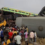 Atribuyen a fallo de señalización el accidente de trenes en India