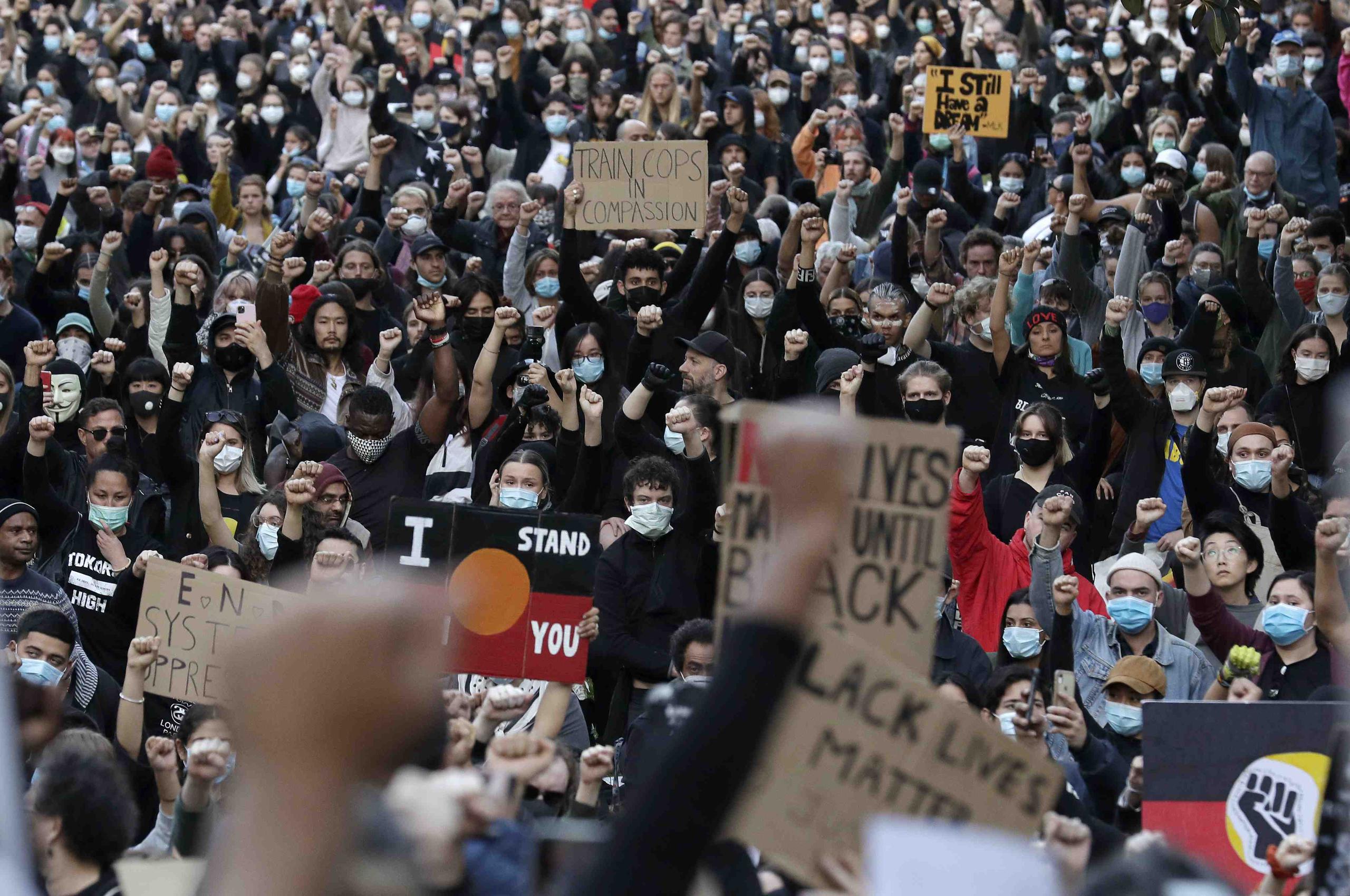Miles de manifestantes se congregaron en Sydney en unión al movimiento "Black Lives Matter". (AP)