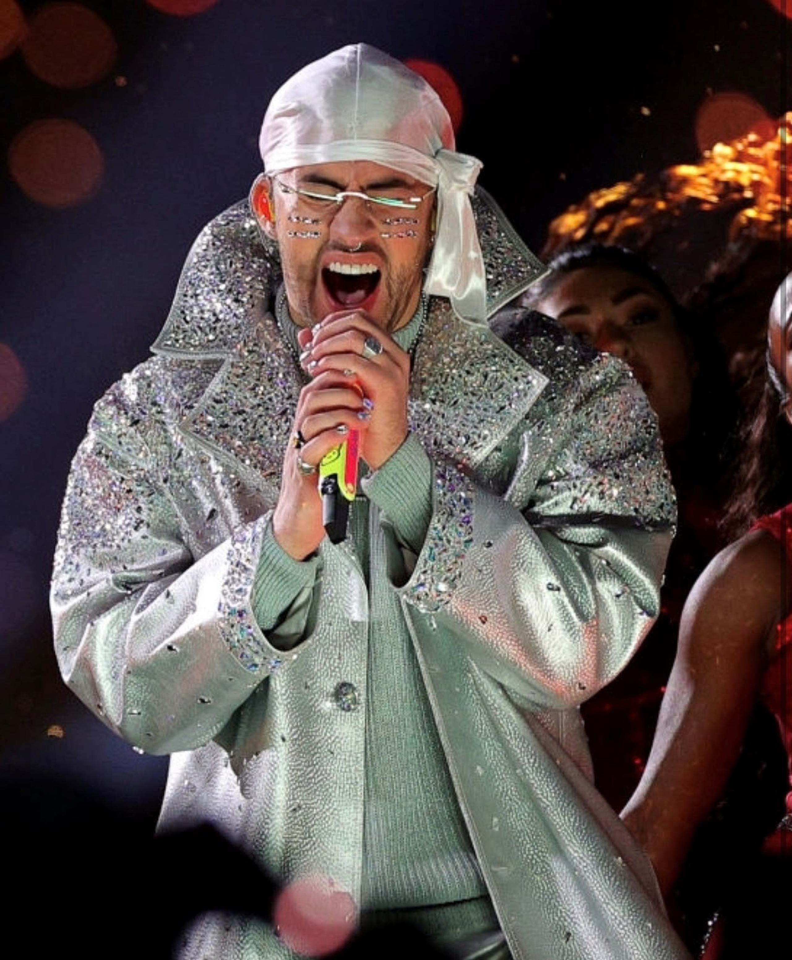 Bad Bunny alza su voz por