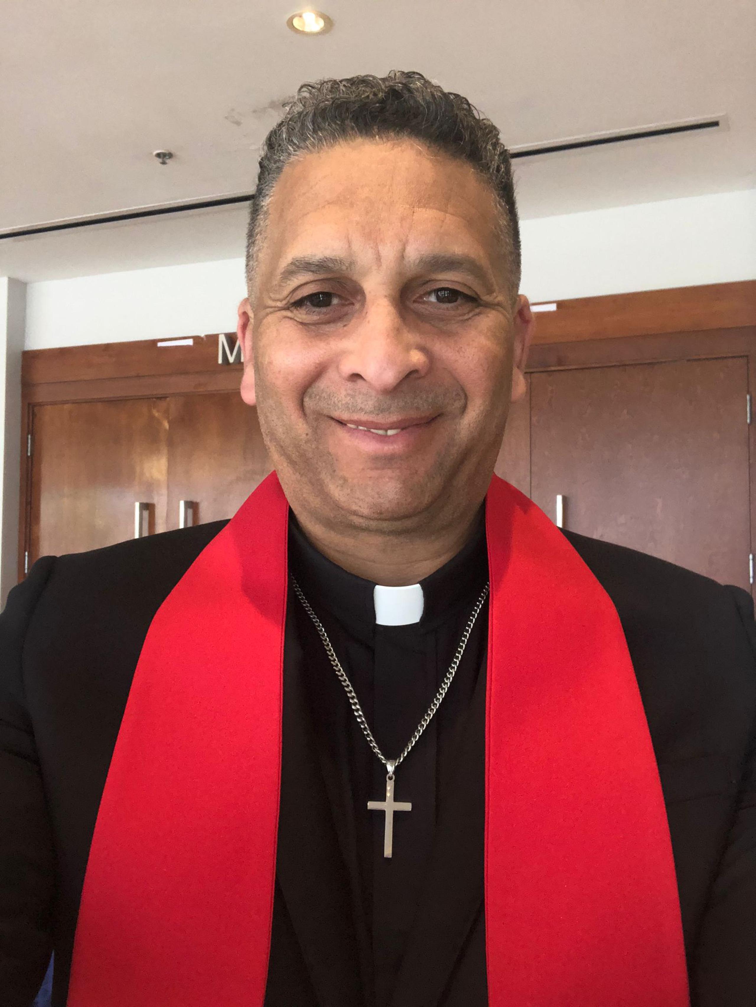 Willie de Jesús fue ordenado pastor por las Asamblea de Dios y es uno de los predicadores de la Iglesia del Calvario en Orlando.