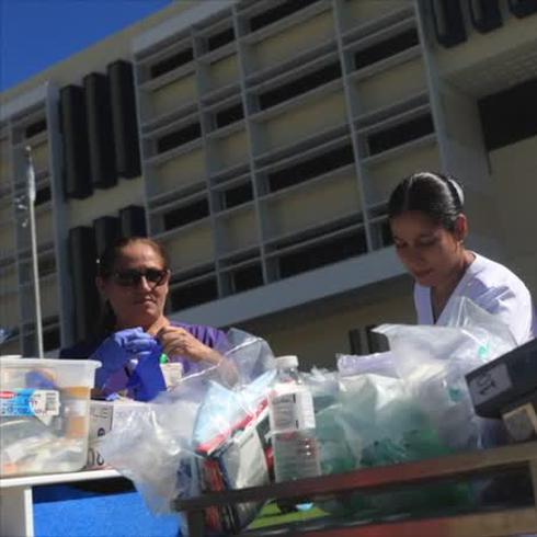 Hospital en Yauco brinda servicio médicos desde su estacionamiento 