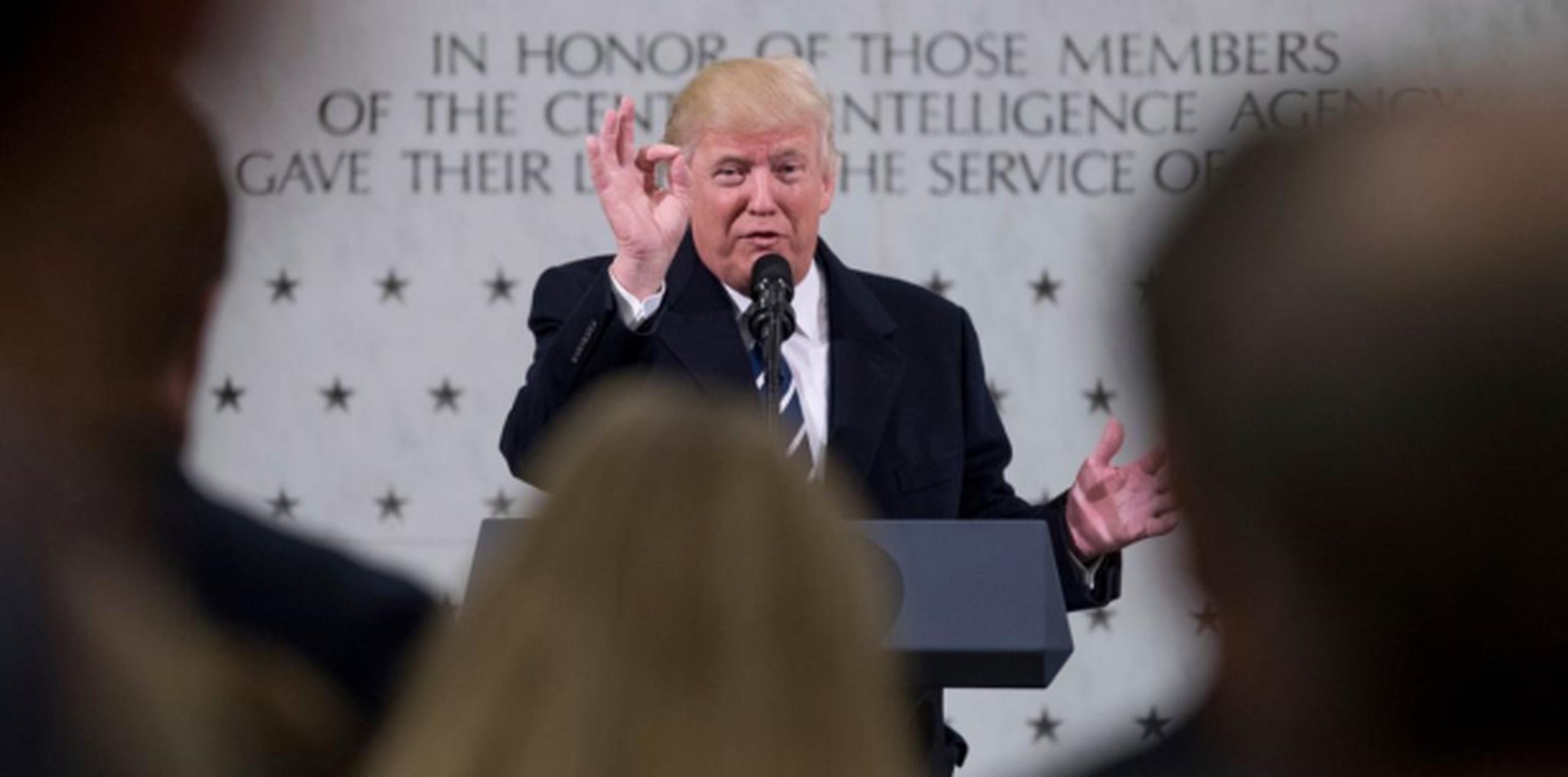 Trump se ha desviado frecuentemente de su discurso por asuntos relativamente insignificantes, especialmente los que amenazan con romper su cuidada imagen de ganador. (AP)