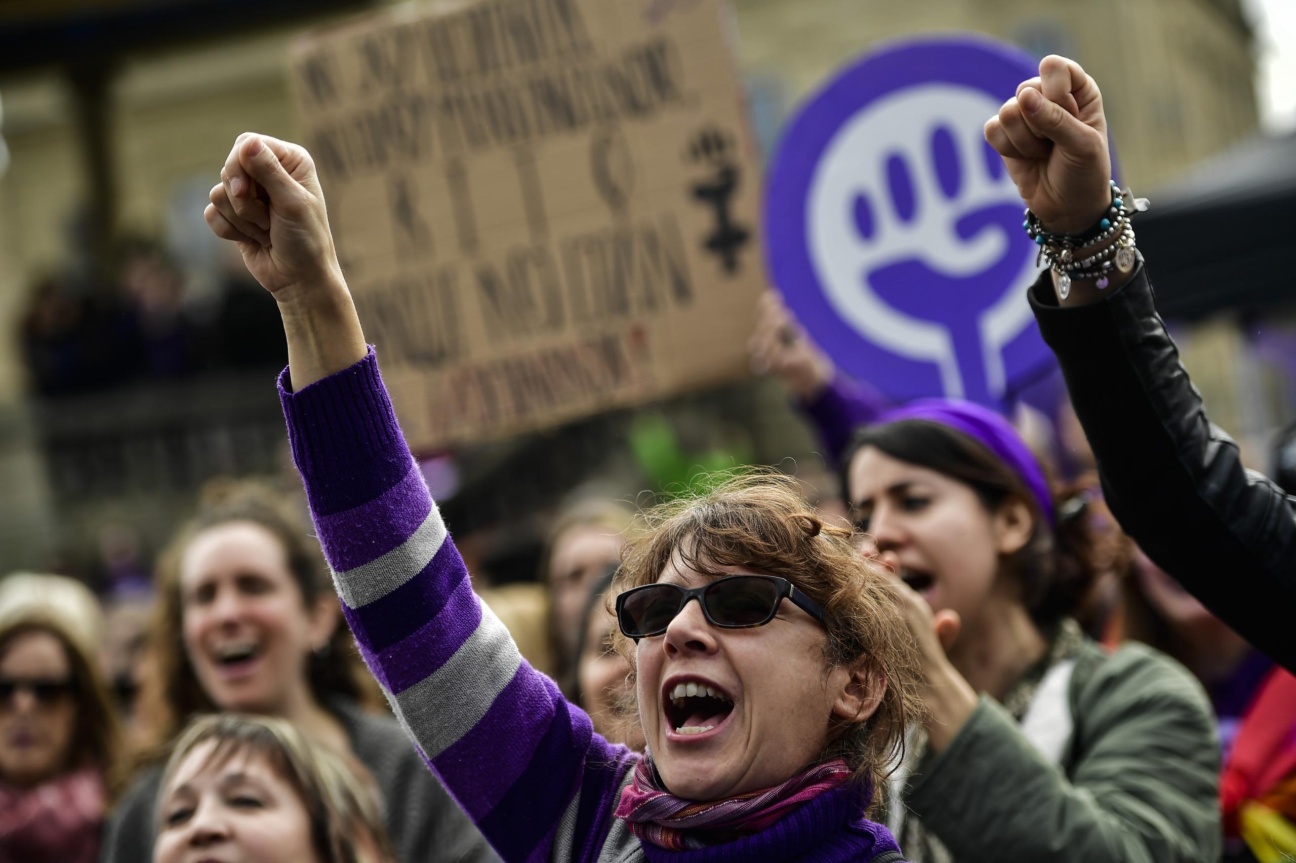 Protesta de mujeres en Pamplona, España.