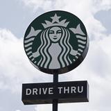 Starbucks cubrirá gastos de viaje a empleadas que quieran abortar