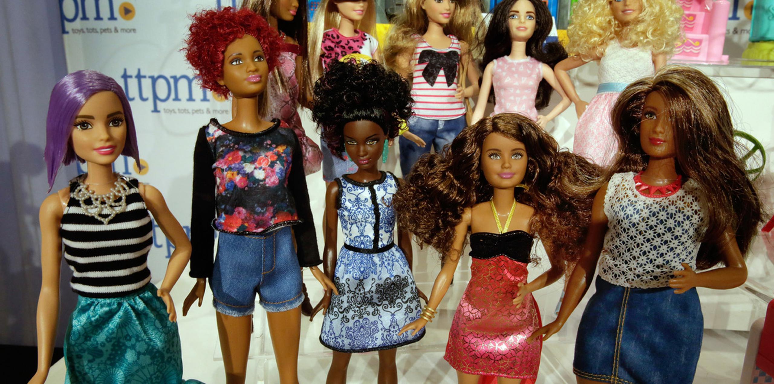 Los estantes de las tiendas tendrán las muñecas Barbie con más variedad en la forma del cuerpo, del color de ojos y de rasgos faciales.  (AP)