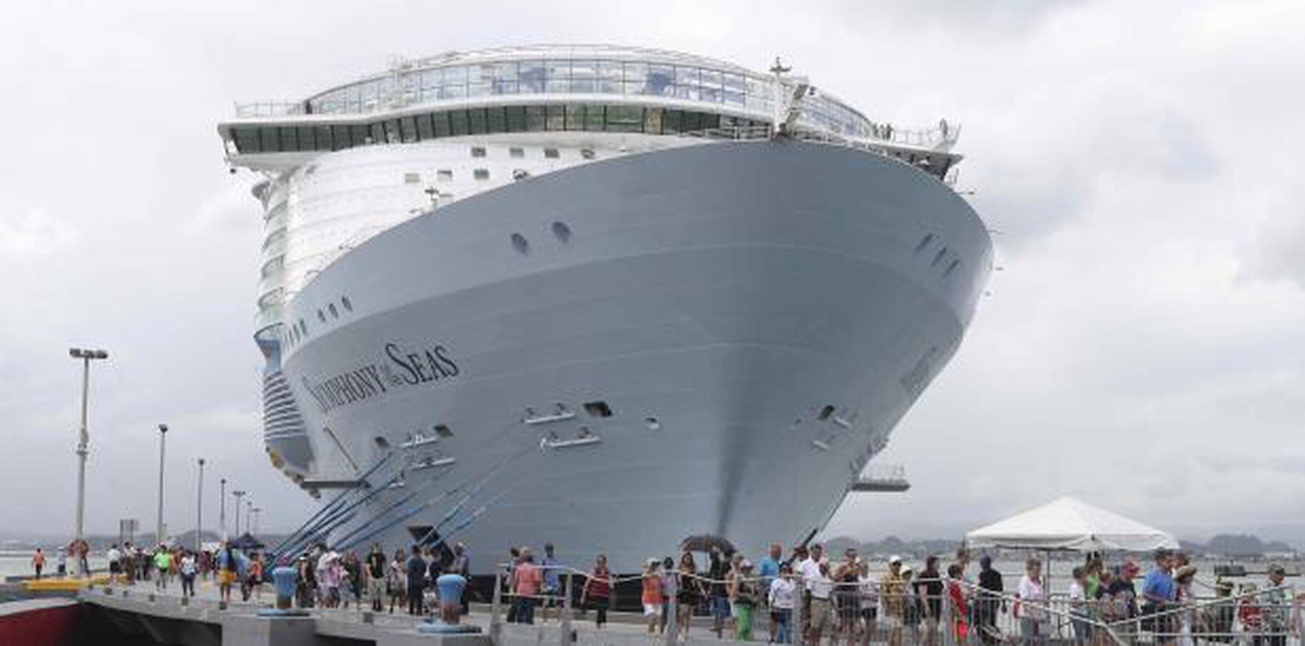 El crucero Symphony of the Seas adelantó su itinerario y arribará hoy, martes. (Archivo)