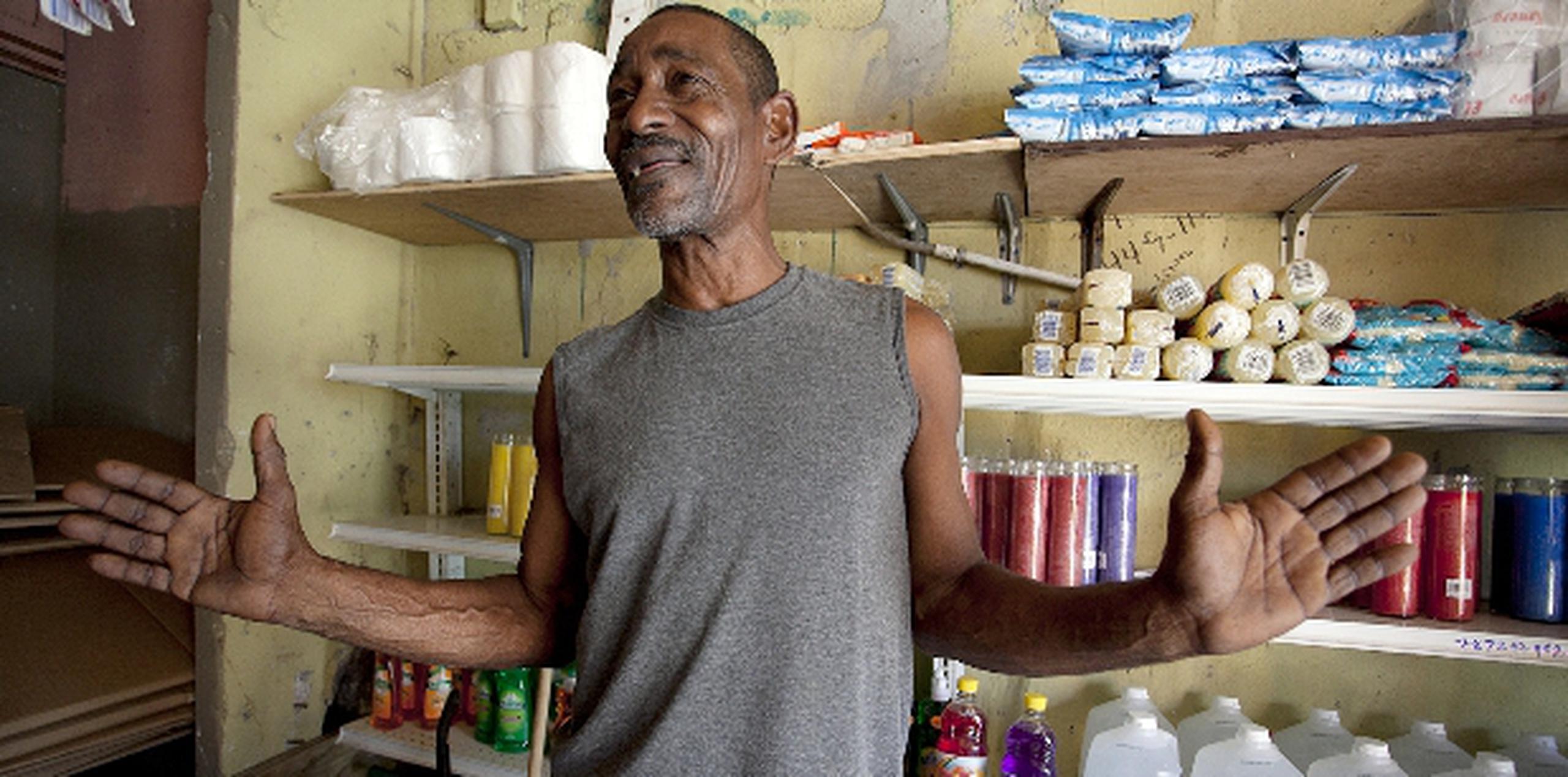 A Ramón Ruben cada día se le hace más difícil sacar unos cuantos pesitos y enviarlos a su gente en la República Dominicana. (Para GFR Media / Xavier García)