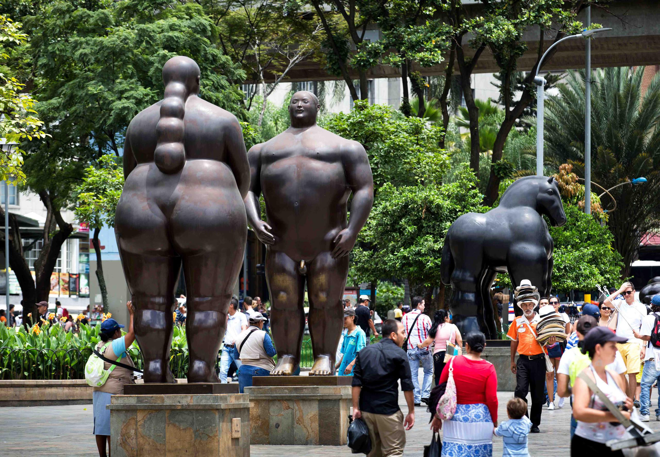 Llamativas esculturas te dan la bienvenida en la Plaza Botero, una joya de Medellín que se ha convertido en un museo al aire libre. (Foto: sunsinger / Shutterstock.com)