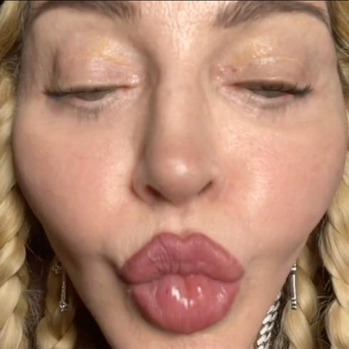 Irreconocible Madonna en extraño vídeo