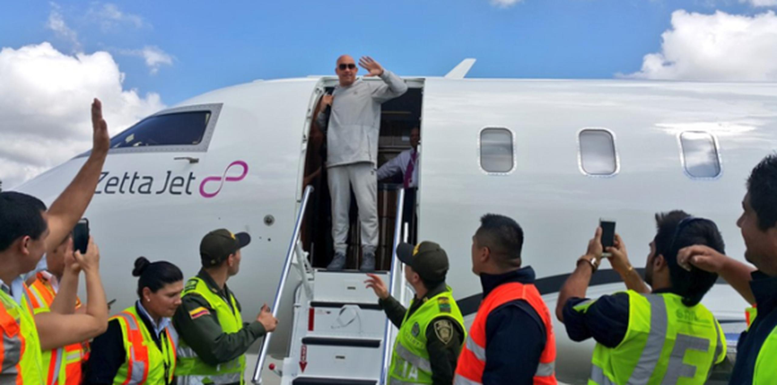 Diesel al llegar al aeropuerto colombiano de Rionegro. (Twitter)