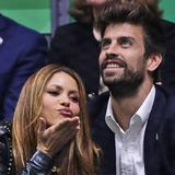 Lluvia de críticas a Shakira tras confesar que desvió avión para besar a Piqué 