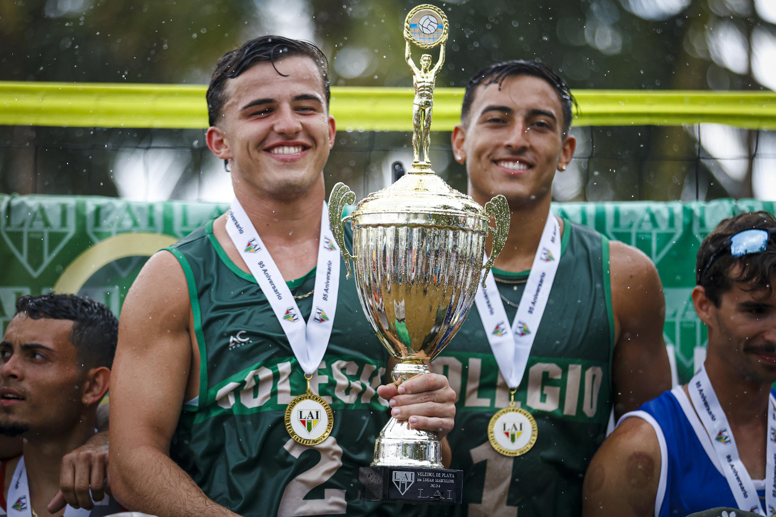 César A. Flores Cordero y Javier Gómez Rivera ganaron el campeonato de la rama masculina para la UPR Mayagüez.