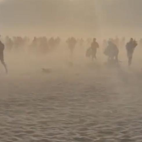 Bañistas corren despavoridos por vientos intensos en playa de Francia