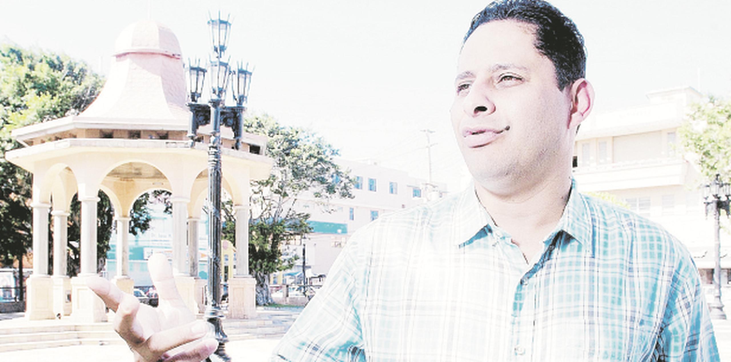 El alcalde Carlos Molina recordó que en Arecibo los comercios pagan por el recogido de basura desde hace dos años. (Archivo )
