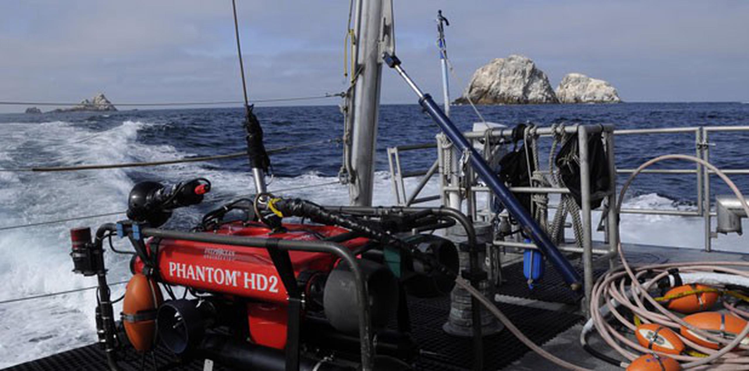 La NOAA empleó un vehículo submarino de control remoto, con sónar y cámaras de video, para examinar y registrar los pecios históricos.(AP Photo/NOAA)