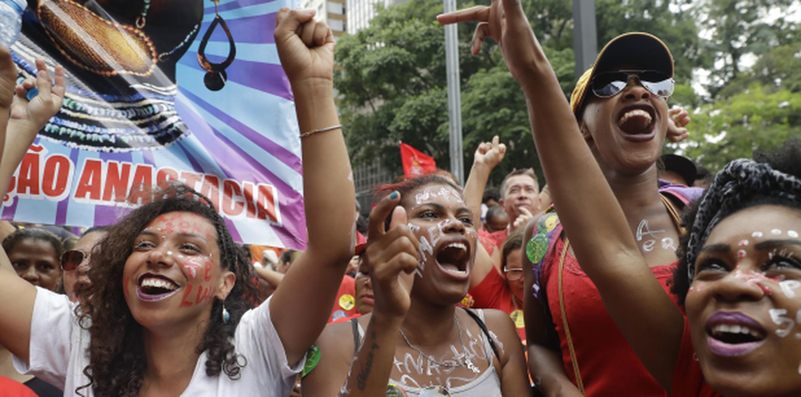 Manifestantes piden el residenciamiento del actual presidente de Brasil por escándalos de corrupción. (AP)