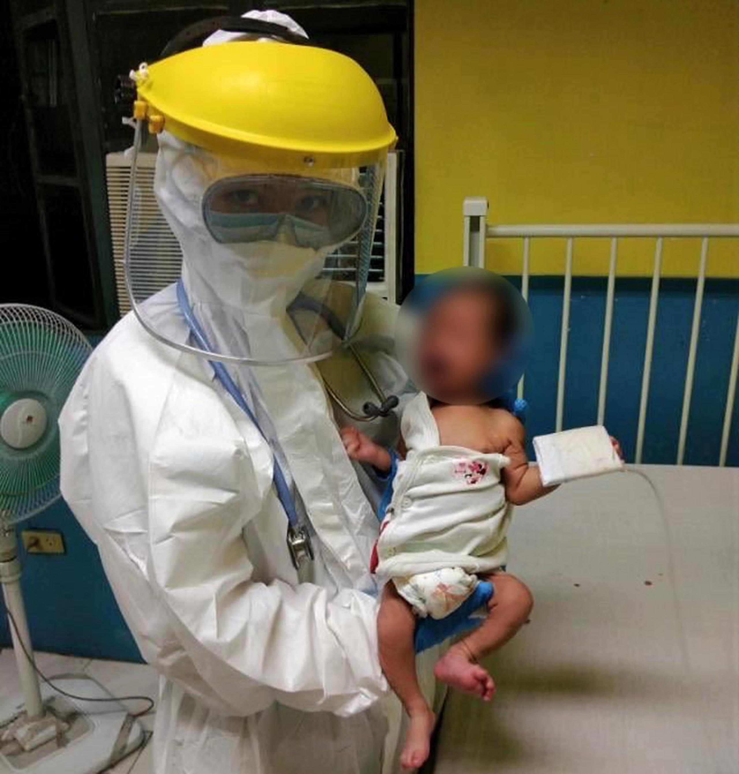 Foto publicada por el Departamento de Salud de Filipinas que muestra a Kobe Manjares, el recién nacido que se curó de COVID-19.