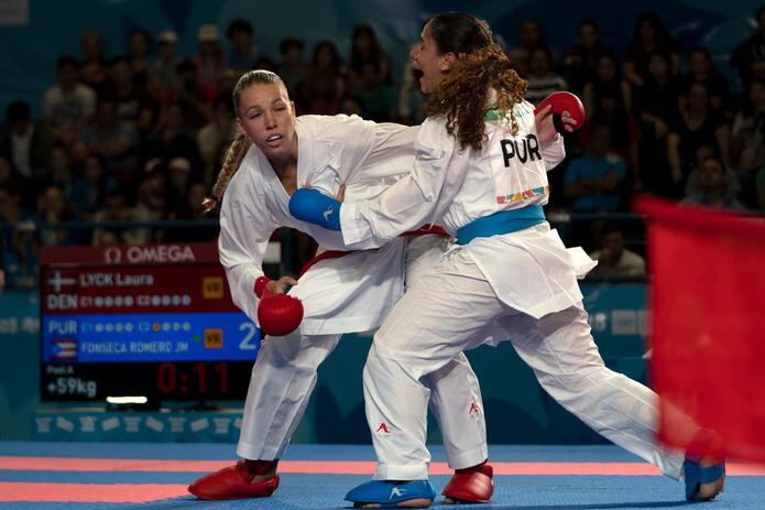Janessa Fonseca (derecha) cerró con una quinta posición en la división de +59 kilogramos del karate femenino. (Suministrada)