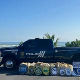 Ocupan cargamento millonario de cocaína en la playa Los Tubos