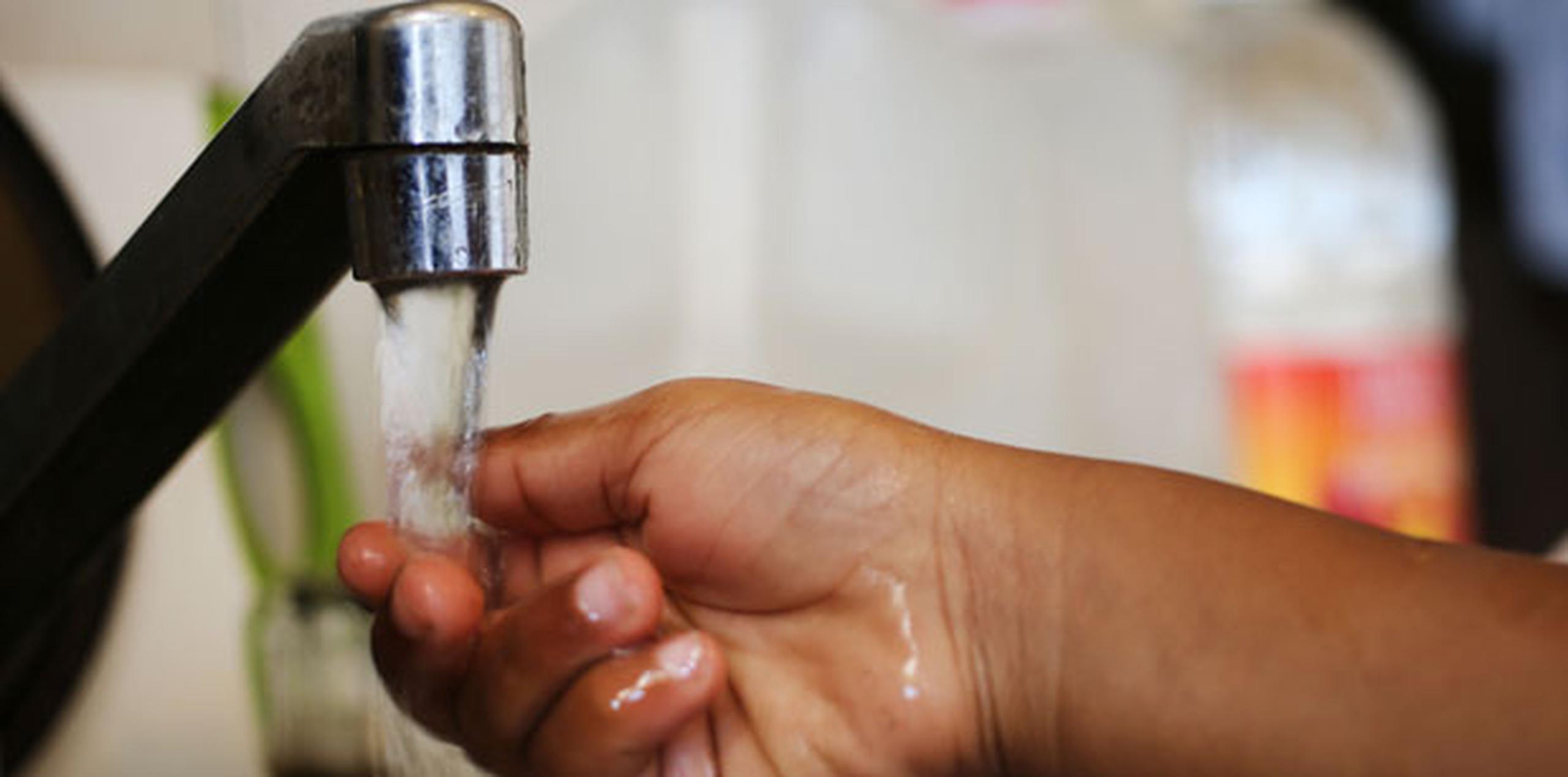 Una vez restablecido el servicio, se recomienda hervir el agua que se utilizará para el consumo humano por un periodo de cinco minutos. (Archivo)