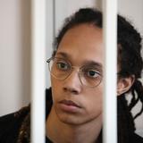Brittney Griner “trata de aguantar y adaptarse” en cárcel rusa donde cumplirá condena