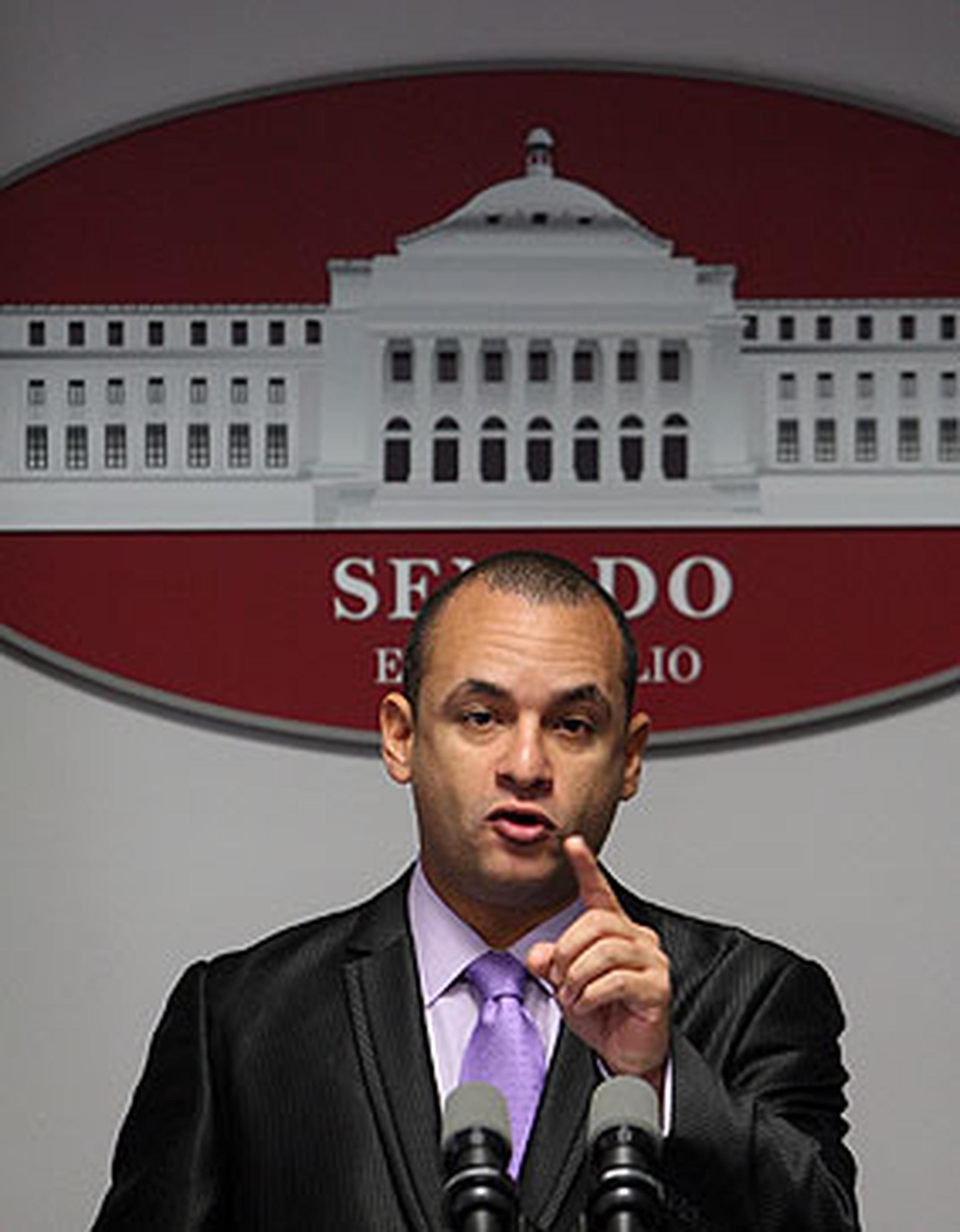 El senador Ramón Luis Nieves expuso sus intenciones  de presentar un proyecto de ley para enmendar la Ley 100 contra el discrimen en el empleo para que las protecciones que incluye la ley se extiendan a la comunidad LGBTT.  (Archivo)