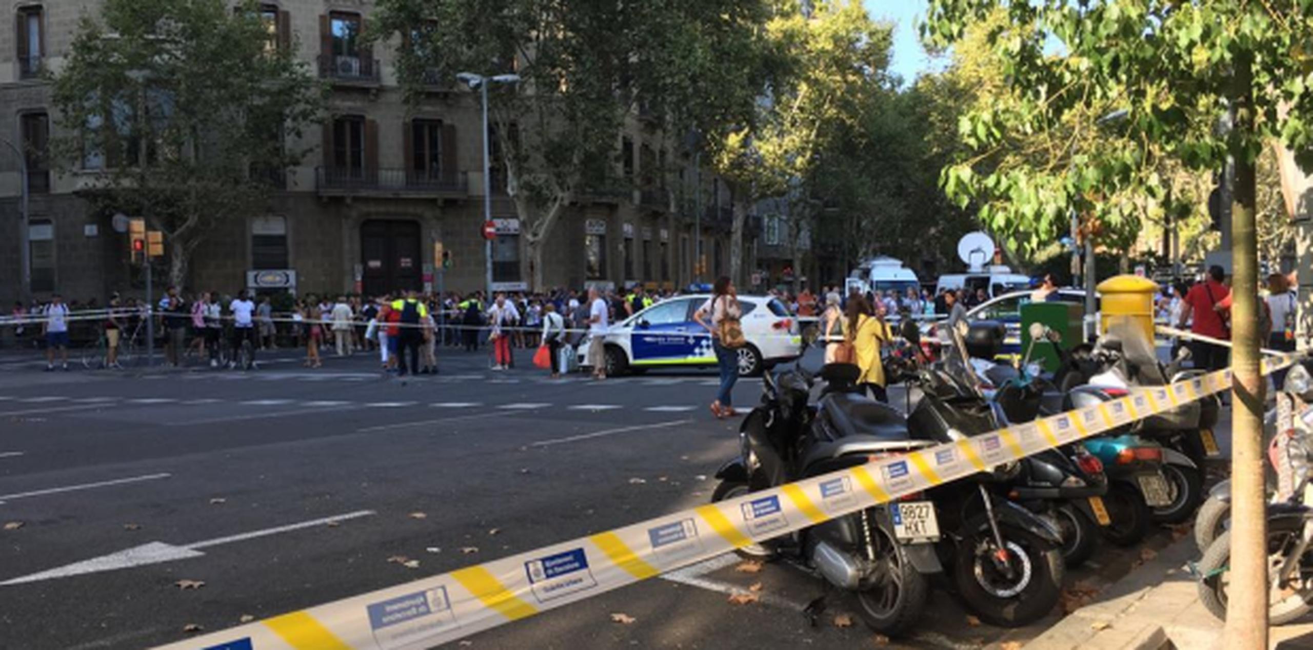El grupo extremista Estado Islámico se adjudicó el ataque que fue perpretado con una guagua blanca en Barcelona.(nydia.bauza@gfrmedia.com)