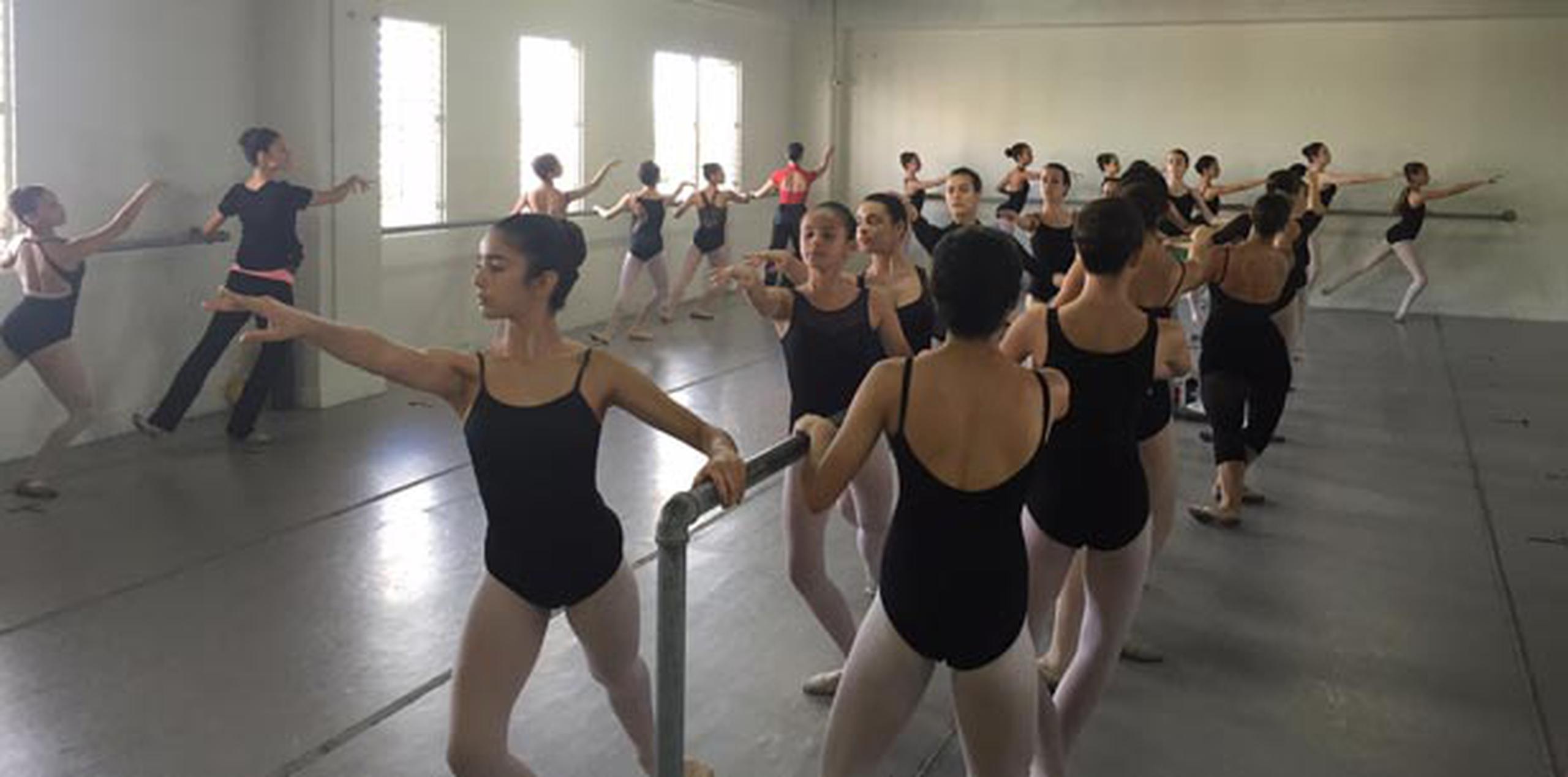 Durante el campamento, los bailarines de nivel principiante hasta profesional tendrán la oportunidad de trabajar en el desarrollo de sus destrezas de ballet. (Suministrada)