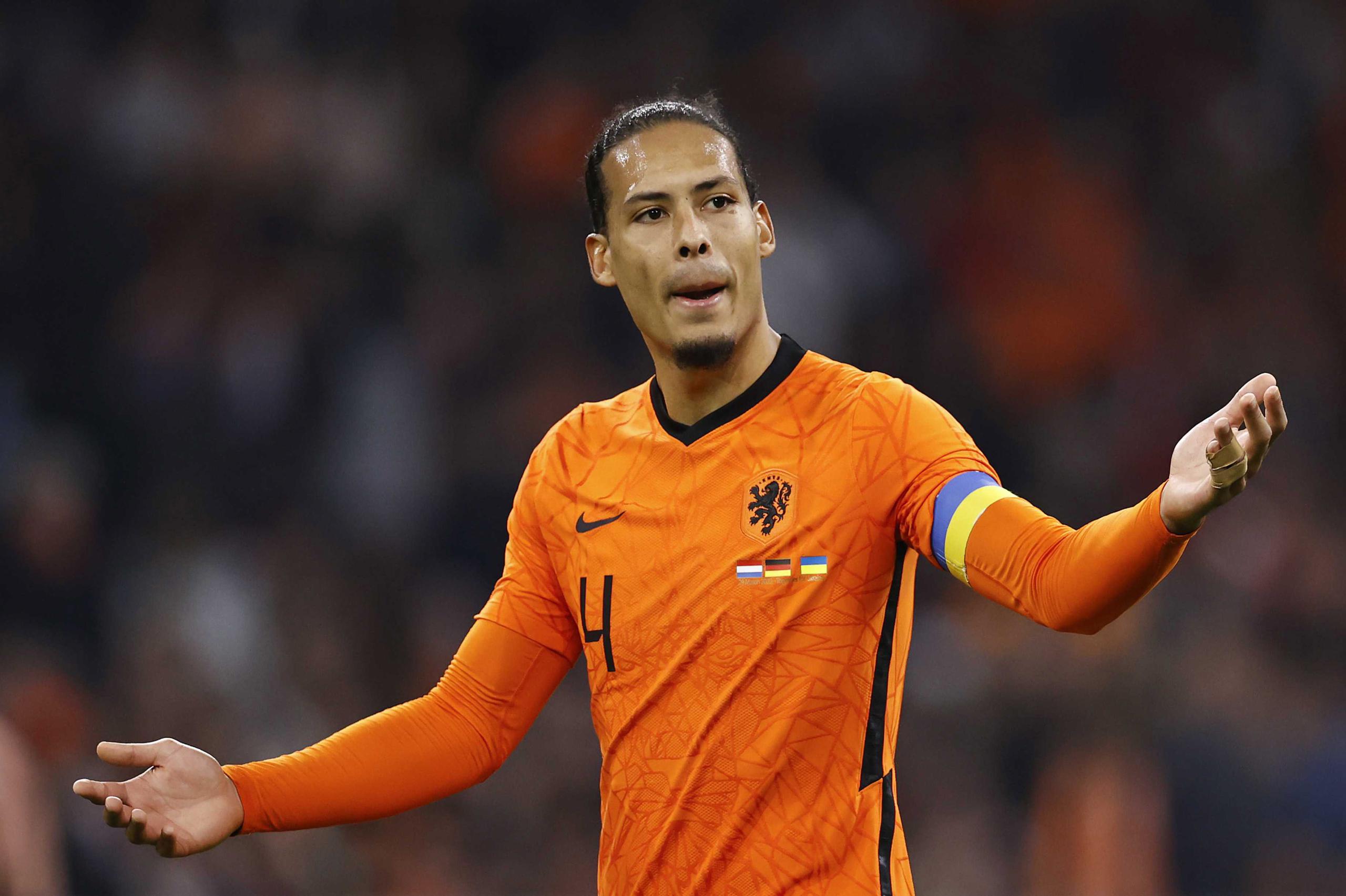 En un comunicado en su página web, la KNVB indicó que “habría pagado una posible multa por llevar el brazalete de capitán de One Love, pero nunca se ha visto que la FIFA quiera castigarnos en el campo por esto”.