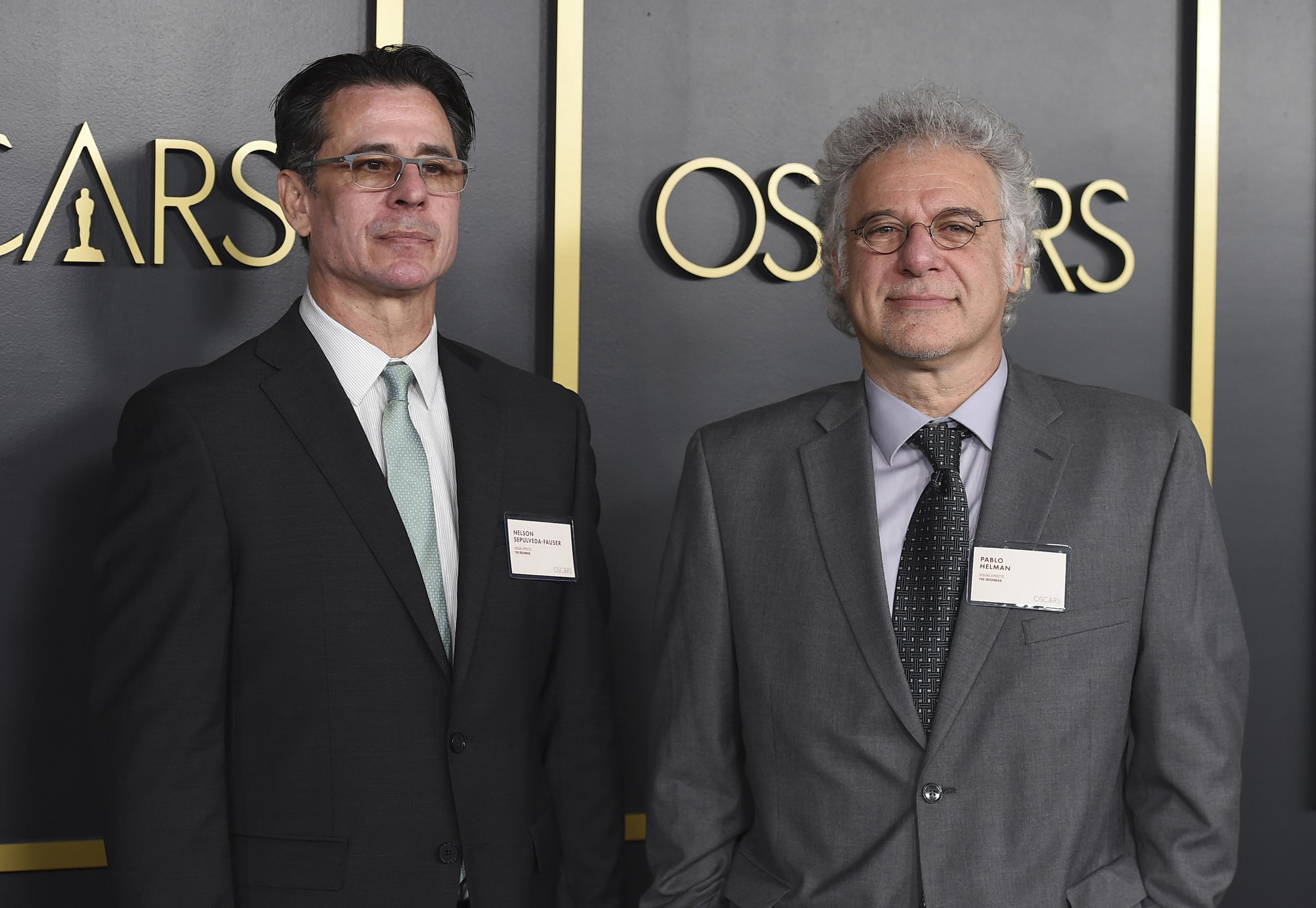 Los argentinos Pablo Helman, a la derecha, y Nelson Sepúlveda-Fauser llegan al almuerzo anual para los nominados al Oscar el lunes 27 de enero del 2020 en Los Angeles.