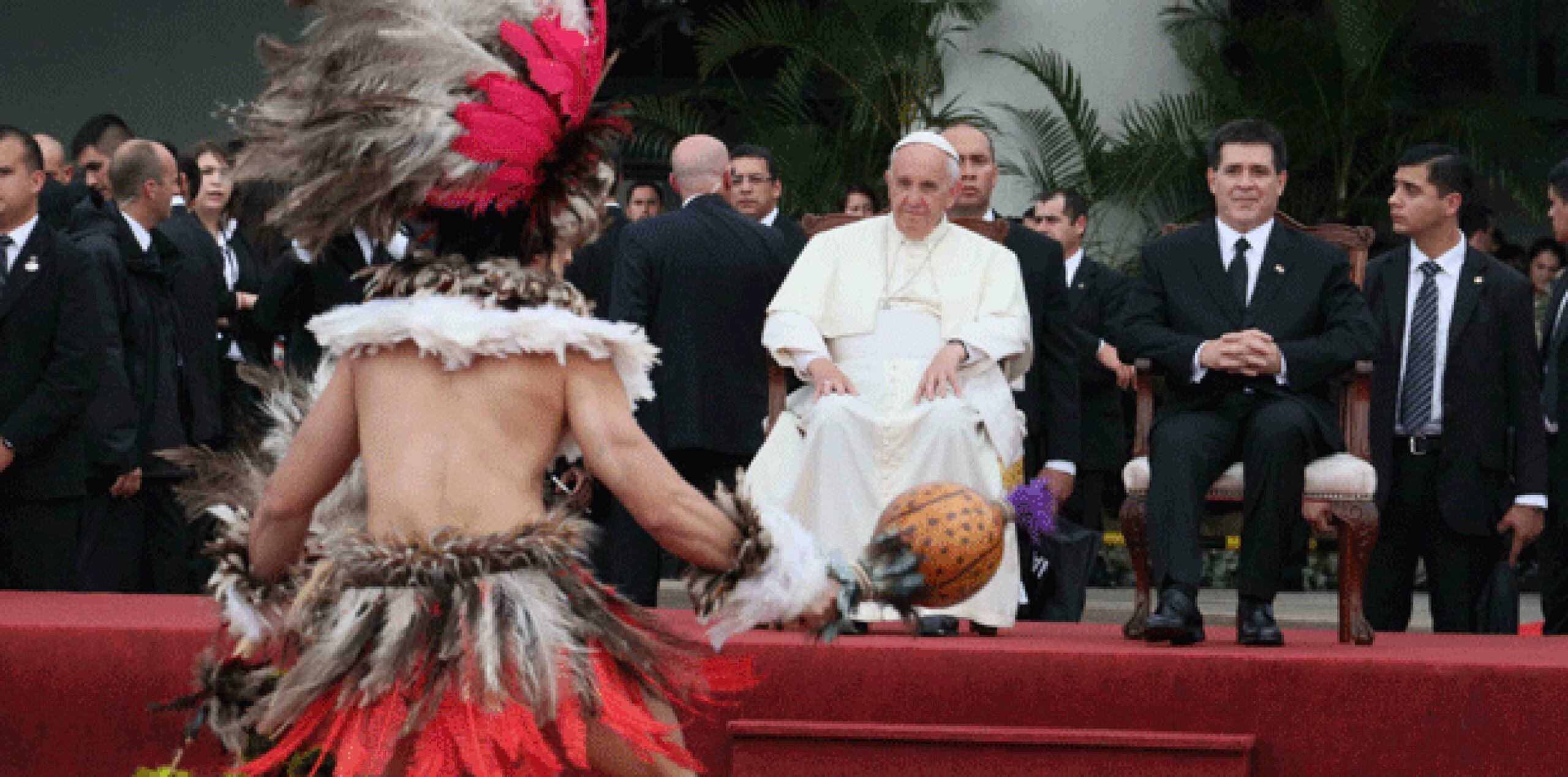 El papa Francisco llegará a últimas horas de hoy  a Paraguay para completar su gira pastoral que comenzó en Ecuador y continuó en Bolivia. (EFE)