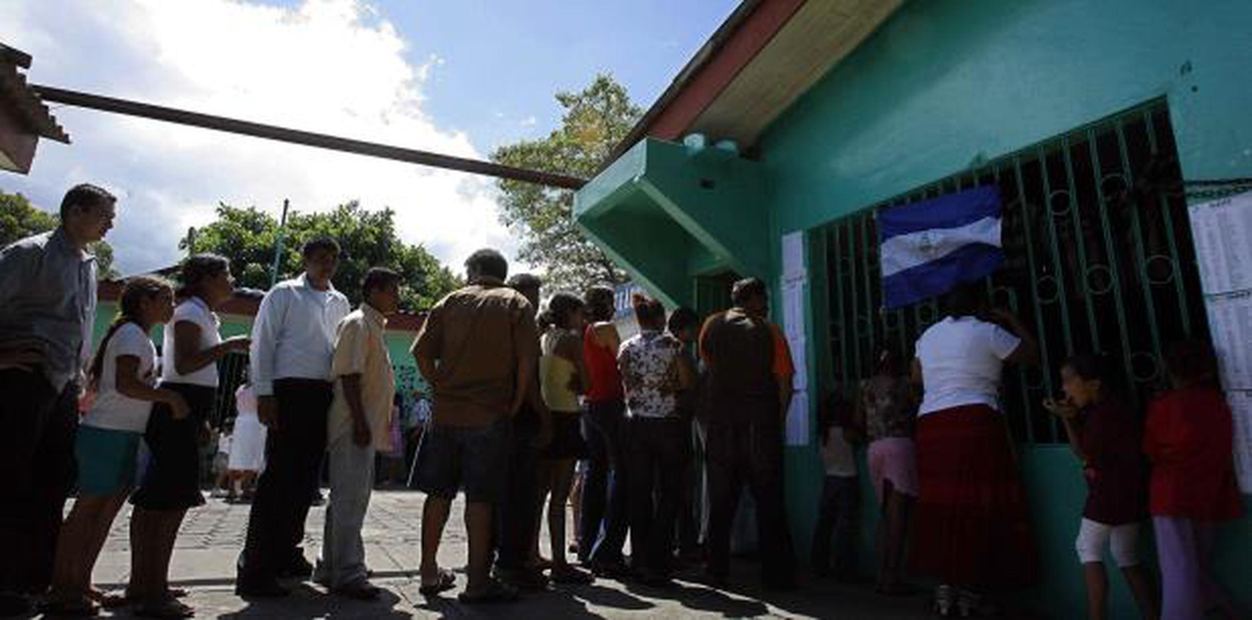 La diputada opositora Azucena Castillo dijo que esta nacionalización permitirá al gobierno “seguir lavando dinero”. (AP)