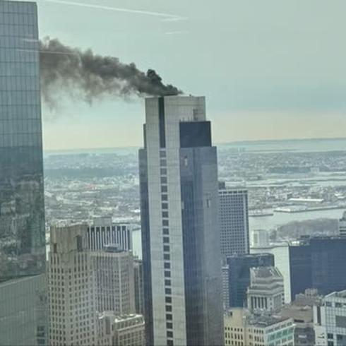 Fuego en torre de 72 pisos cerca del World Trade Center en Nueva York