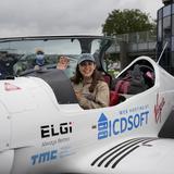 Mujer de 19 años va a darle la vuelta al mundo piloteando en solitario
