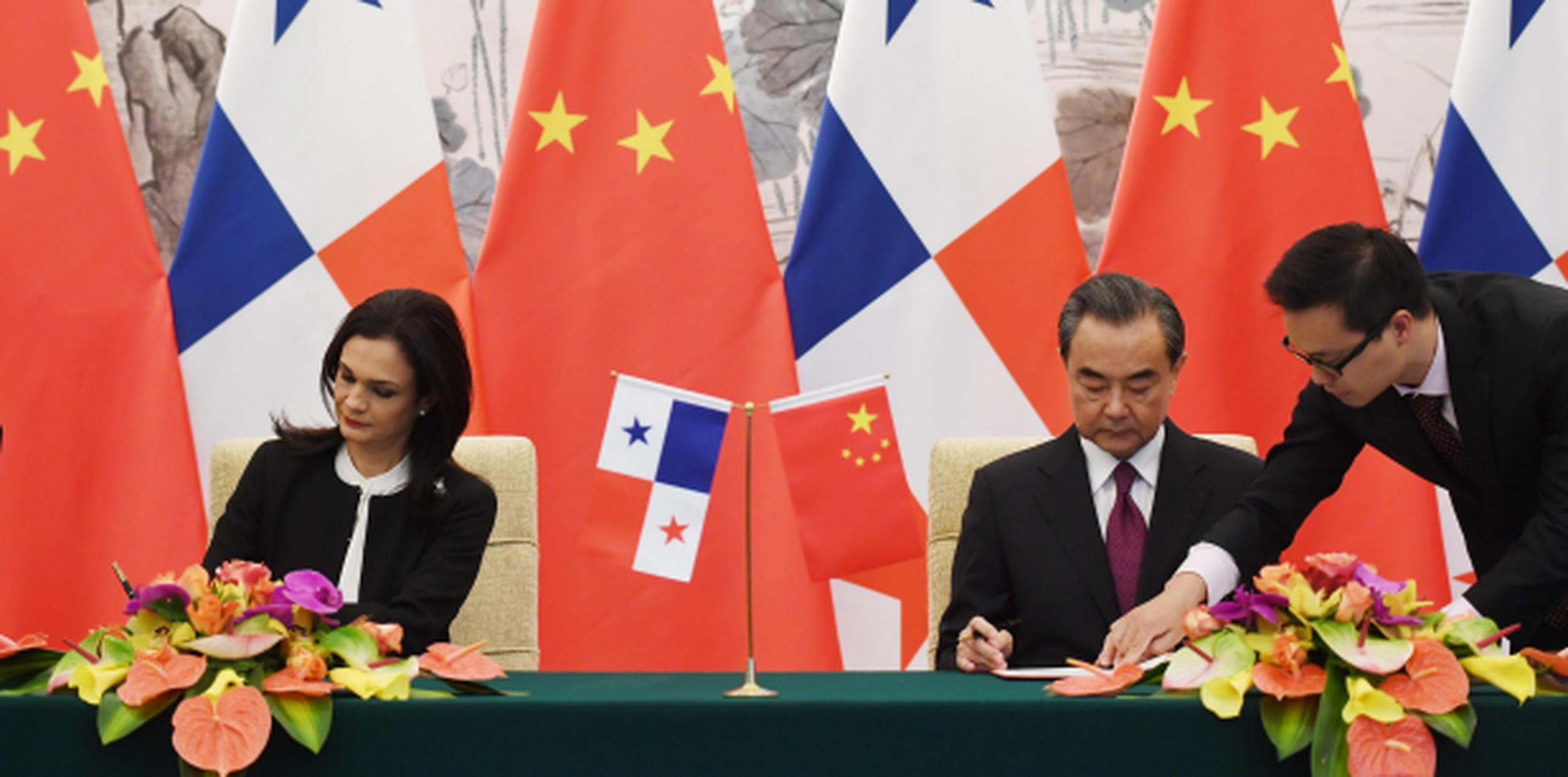 Se dejó claro que a partir de ahora Panamá y China se reconocen mutuamente y establecen sus relaciones con respectivas embajadas. (EFE)